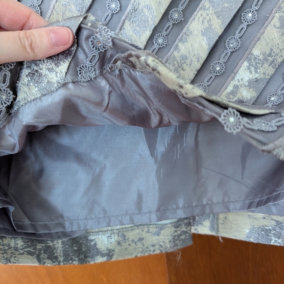 Midnight Velvet Grey Metallic Elegant Gray Lace Skirt Size 6 - Picture 6 of 8